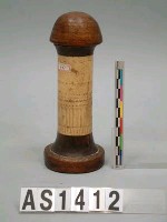 藏品(象牙石灰容器)的圖片